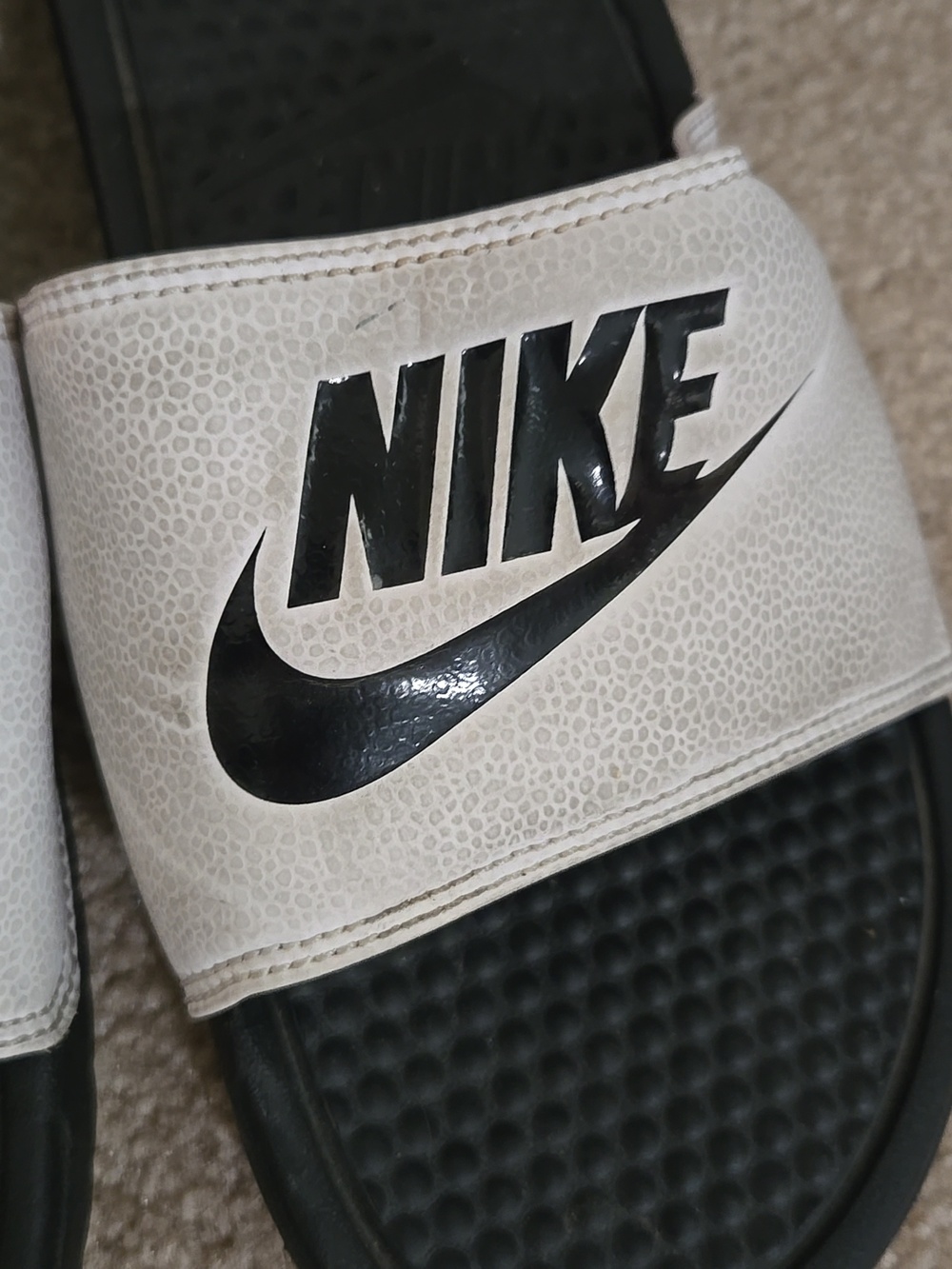 Nike Benassi Slides Shoes Men Size 12 Black White Comfort Sandals Slip On Swoosh - Picture 6 of 12